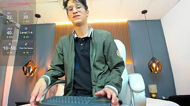 Snapshot of Cum_hunters chatting on 09-18-25, 03:30 Cum hunters online show from 09-18-25, 03:30