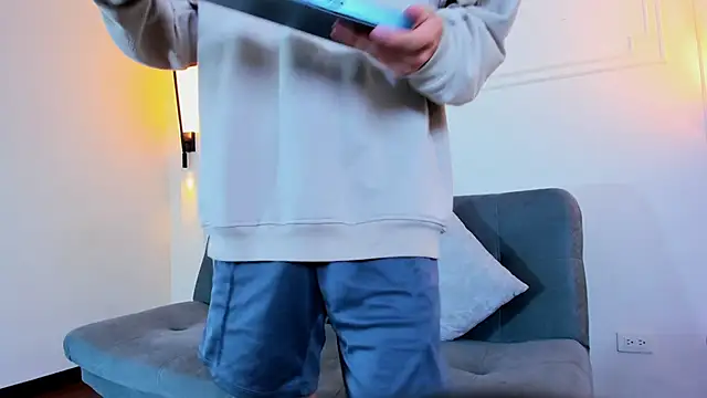 Snapshot of Cum_hunters chatting on 10-31-25, 03:40 Cum hunters online show from 10-31-25, 03:40