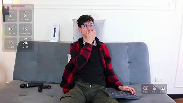 Snapshot of Cum_hunters chatting on 11-08-25, 03:18 Cum hunters online show from 11-08-25, 03:18