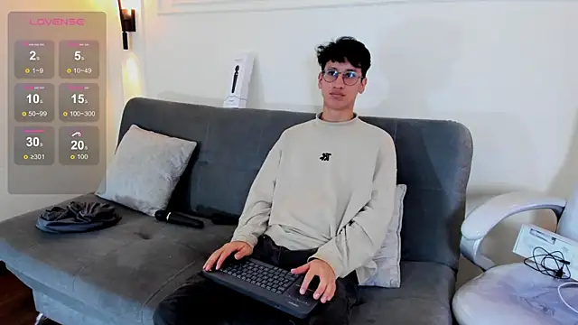 Snapshot of Cum_hunters chatting on 11-13-25, 03:16 Cum hunters online show from 11-13-25, 03:16