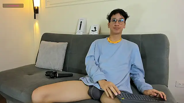 Snapshot of Cum_hunters chatting on 11-18-25, 03:23 Cum hunters online show from 11-18-25, 03:23