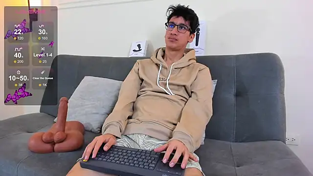 Snapshot of Cum_hunters chatting on 11-25-25, 03:28 Cum hunters online show from 11-25-25, 03:28