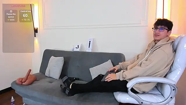 Snapshot of Cum_hunters chatting on 11-29-25, 03:20 Cum hunters online show from 11-29-25, 03:20