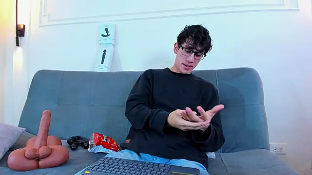 Snapshot of Cum_hunters chatting on 12-14-25, 03:12 Cum hunters online show from 12-14-25, 03:12