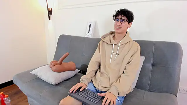 Snapshot of Cum_hunters chatting on 12-16-25, 02:49 Cum hunters online show from 12-16-25, 02:49