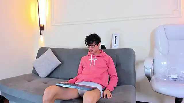 Snapshot of Cum_hunters chatting on 01-08-26, 03:20 Cum hunters online show from 01-08-26, 03:20