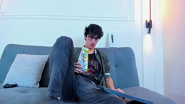 Snapshot of Cum_hunters chatting on 02-06-26, 03:22 Cum hunters online show from 02-06-26, 03:22