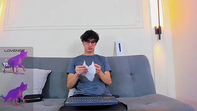 Snapshot of Cum_hunters chatting on 02-10-26, 03:21 Cum hunters online show from 02-10-26, 03:21