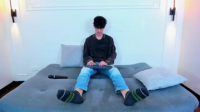 Snapshot of Cum_hunters chatting on 02-14-26, 03:14 Cum hunters online show from 02-14-26, 03:14