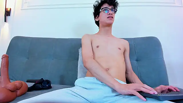 Snapshot of Cum_hunters chatting on 02-15-26, 07:51 Cum hunters online show from 02-15-26, 07:51