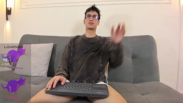 Snapshot of Cum_hunters chatting on 03-03-26, 03:23 Cum hunters online show from 03-03-26, 03:23