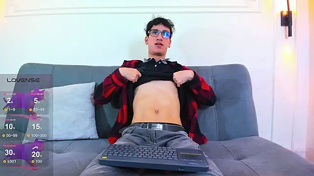 Snapshot of Cum_hunters chatting on 03-06-26, 03:25 Cum hunters online show from 03-06-26, 03:25