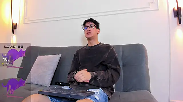 Snapshot of Cum_hunters chatting on 03-12-26, 03:12 Cum hunters online show from 03-12-26, 03:12