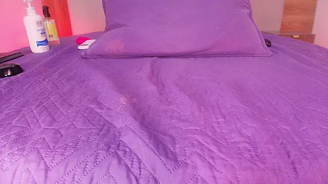 Auroraa miller online show from 04-11-26, 07:45