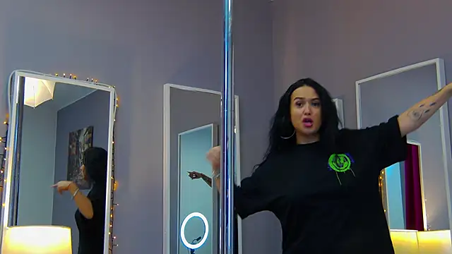 Snapshot of Eva_Lovvia_ chatting on 02-26-25, 01:43 Eva Lovvia  online show from 02-26-25, 01:43