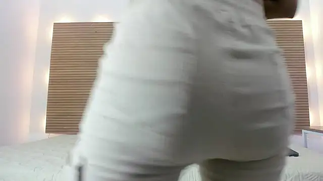 Snapshot of LucyCanel chatting on 02-27-25, 02:10 LucyCanel online show from 02-27-25, 02:10