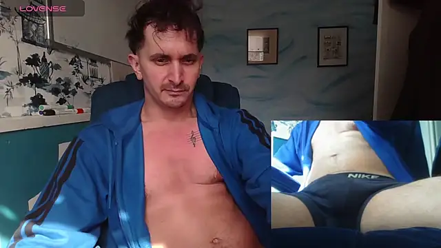 Snapshot of riffraphboi chatting on 04-09-26, 10:31 riffraphboi online show from 04-09-26, 10:31