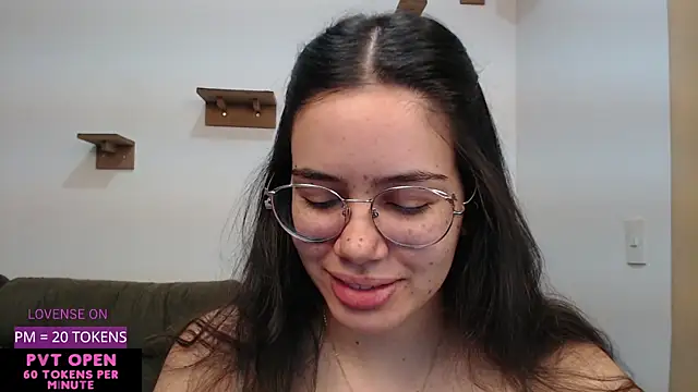 Snapshot of crystalll_room chatting on 09-14-25, 05:28 crystalll room online show from 09-14-25, 05:28