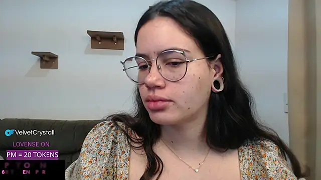 Snapshot of crystalll_room chatting on 09-16-25, 02:56 crystalll room online show from 09-16-25, 02:56