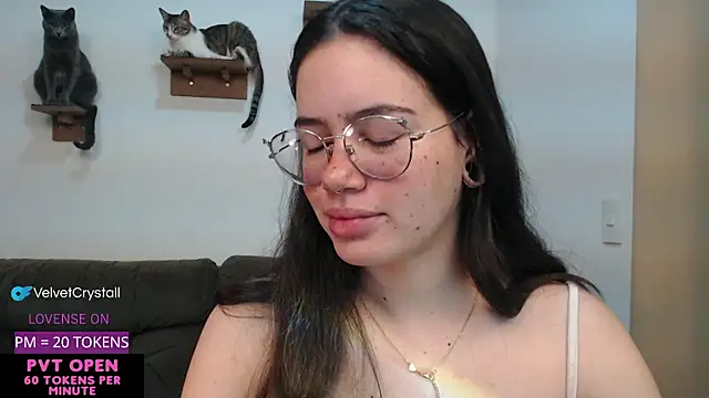 Snapshot of crystalll_room chatting on 09-20-25, 05:41 crystalll room online show from 09-20-25, 05:41