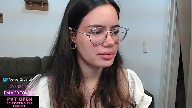 Snapshot of crystalll_room chatting on 09-24-25, 02:48 crystalll room online show from 09-24-25, 02:48