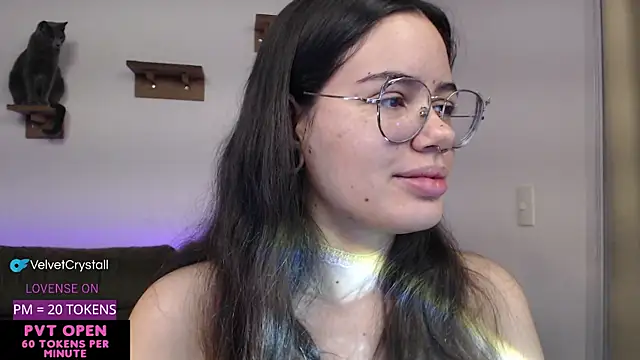 Snapshot of crystalll_room chatting on 09-26-25, 03:54 crystalll room online show from 09-26-25, 03:54