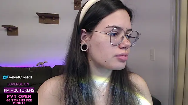 Snapshot of crystalll_room chatting on 10-01-25, 05:57 crystalll room online show from 10-01-25, 05:57