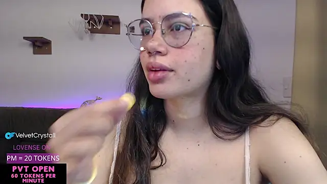 Snapshot of crystalll_room chatting on 10-03-25, 05:59 crystalll room online show from 10-03-25, 05:59