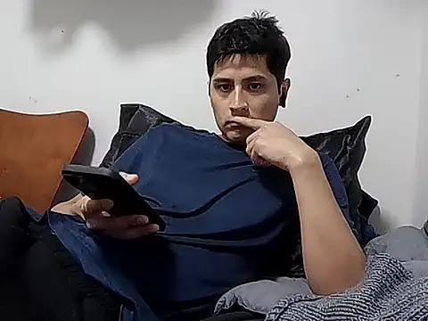 Snapshot of PerroDemonioHot chatting on 12-19-25, 11:12 PerroDemonioHot online show from 12-19-25, 11:12