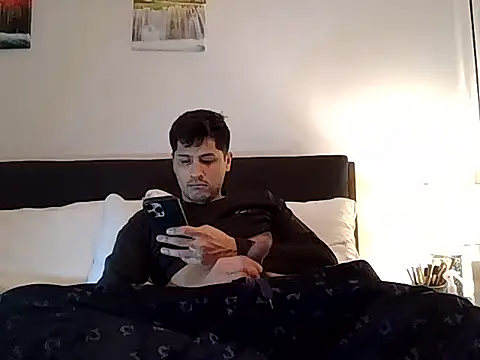 Snapshot of PerroDemonioHot chatting on 02-17-26, 04:09 PerroDemonioHot online show from 02-17-26, 04:09