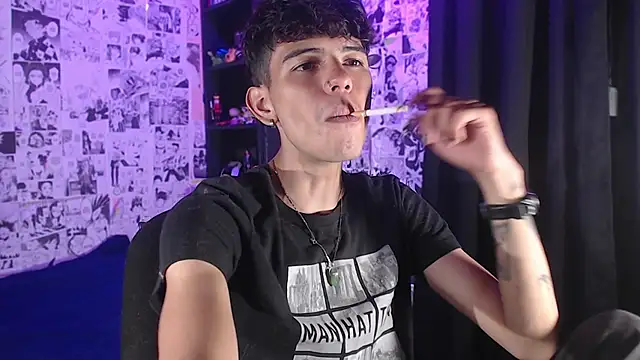 Snapshot of Mickey_Magic chatting on 11-23-25, 04:12 Mickey Magic online show from 11-23-25, 04:12