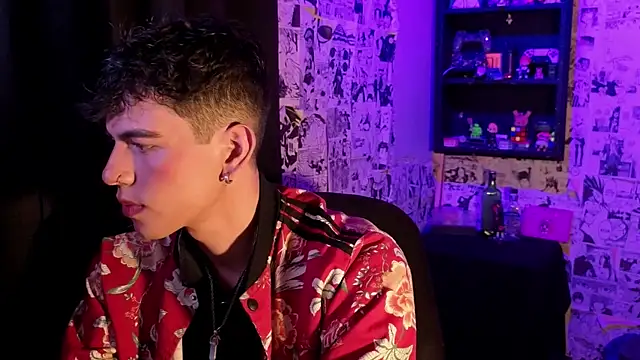 Snapshot of Mickey_Magic chatting on 01-15-26, 04:50 Mickey Magic online show from 01-15-26, 04:50