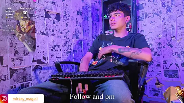 Snapshot of Mickey_Magic chatting on 02-14-26, 05:04 Mickey Magic online show from 02-14-26, 05:04