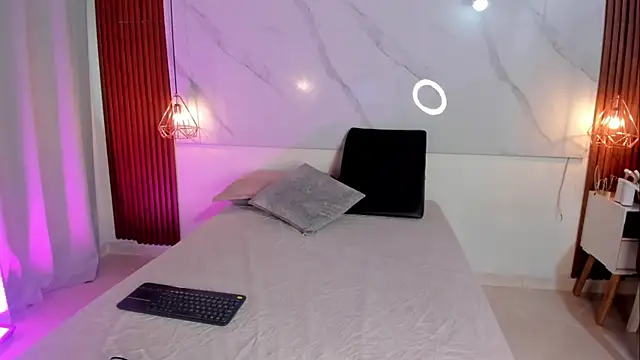 isabella zc online show from 12-15-25, 07:40