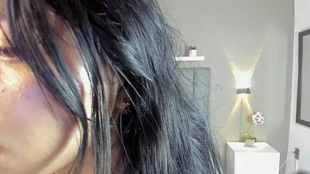 adarna13  online show from 04-28-26, 07:41