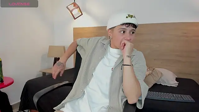 Snapshot of _Eternal_ chatting on 02-08-25, 04:57 Eternal online show from 02-08-25, 04:57