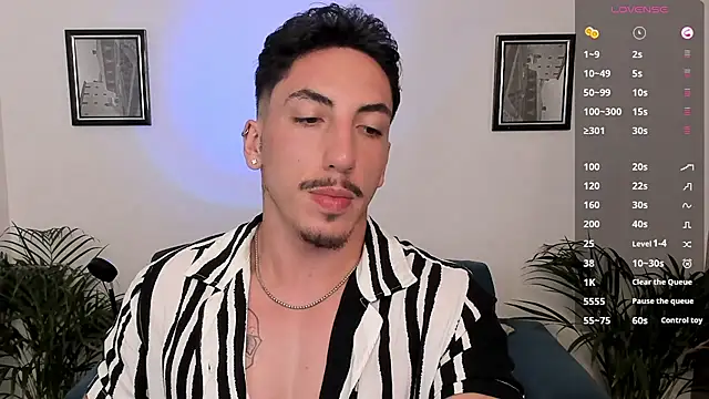 Snapshot of dylanspencer28 chatting on 03-13-25, 12:05 dylanspencer28 online show from 03-13-25, 12:05