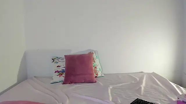 Snapshot of Sol_angel_ chatting on 03-08-25, 01:57 Sol angel online show from 03-08-25, 01:57