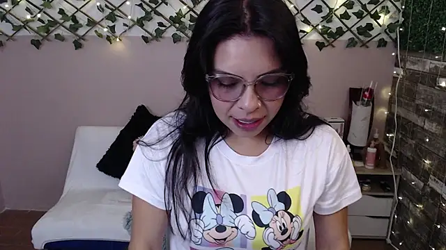 Snapshot of cute_bunny95 chatting on 03-11-25, 01:12 cute bunny95 online show from 03-11-25, 01:12