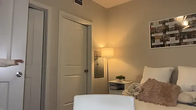 graciesmith27 online show from 04-28-26, 02:21