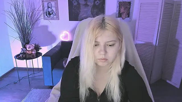 DiaAngell online show from 11-29-25, 08:45