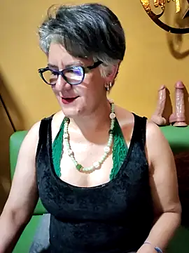 ilonna2025 online show from 12-14-25, 11:42