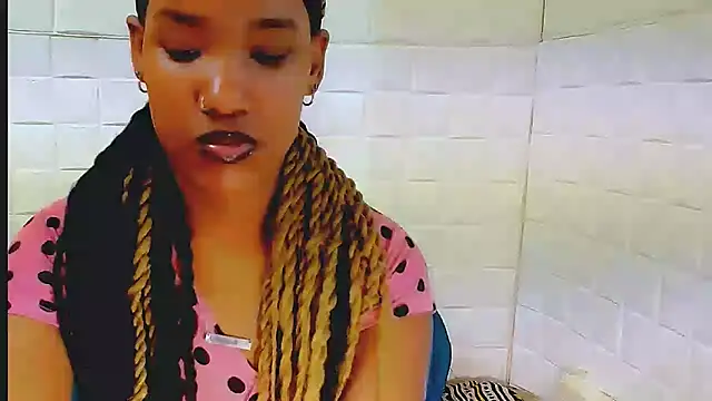 EroticSexyPrada online show from 03-21-25, 12:51