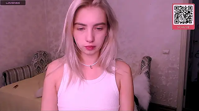 Snapshot of HeartyHeart chatting on 10-05-25, 10:57 HeartyHeart online show from 10-05-25, 10:57