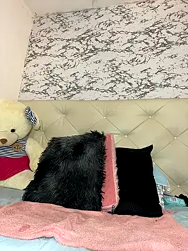 Lili  taylor online show from 10-05-25, 03:49