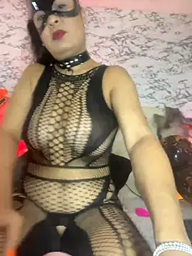 Lili  taylor online show from 10-31-25, 01:39