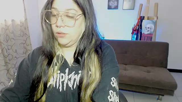 Snapshot of sharonnleon chatting on 11-07-25, 05:02 sharonnleon online show from 11-07-25, 05:02