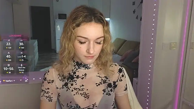 Snapshot of MargaretSweet1 chatting on 02-21-25, 12:38 MargaretSweet1 online show from 02-21-25, 12:38