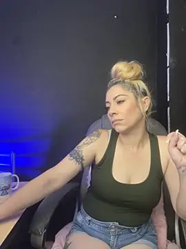 viktoria davis  online show from 11-22-25, 10:42