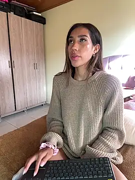 zoe storm online show from 04-06-26, 09:49